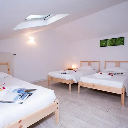 Sleeps 6 Air Con Appartement *