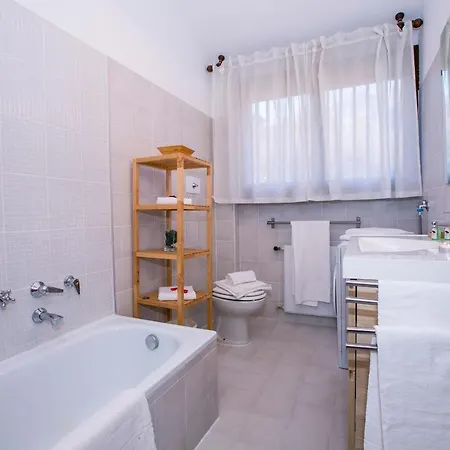 Sleeps 6 Air Con * Cadenabbia