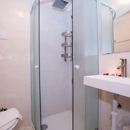 Appartamento Sleeps 6 Air Con *