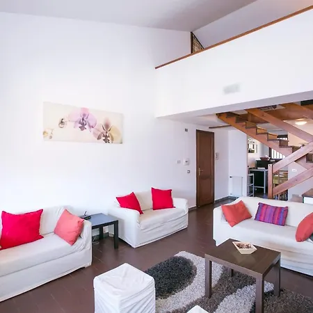 Sleeps 6 Air Con Cadenabbia