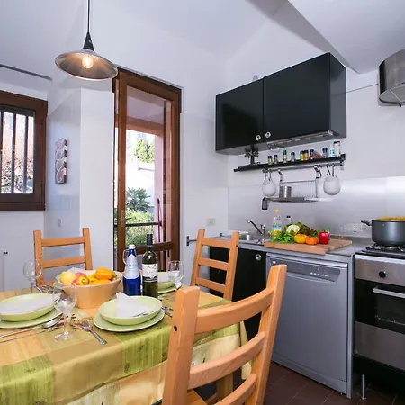 Sleeps 6 Air Con Cadenabbia