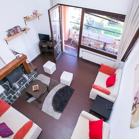 Sleeps 6 Air Con Cadenabbia